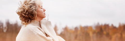 Mann und Frau in der Natur